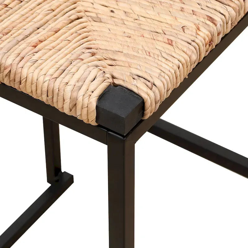 Tabouret de bar à hauteur de comptoir en jacinthe d'eau naturelle tressée et piétement en métal noir