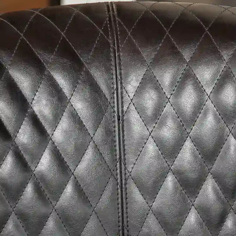 Fauteuil club en cuir reconstitué matelassé, clous décoratifs, coussin amovible, pieds en bois foncé
