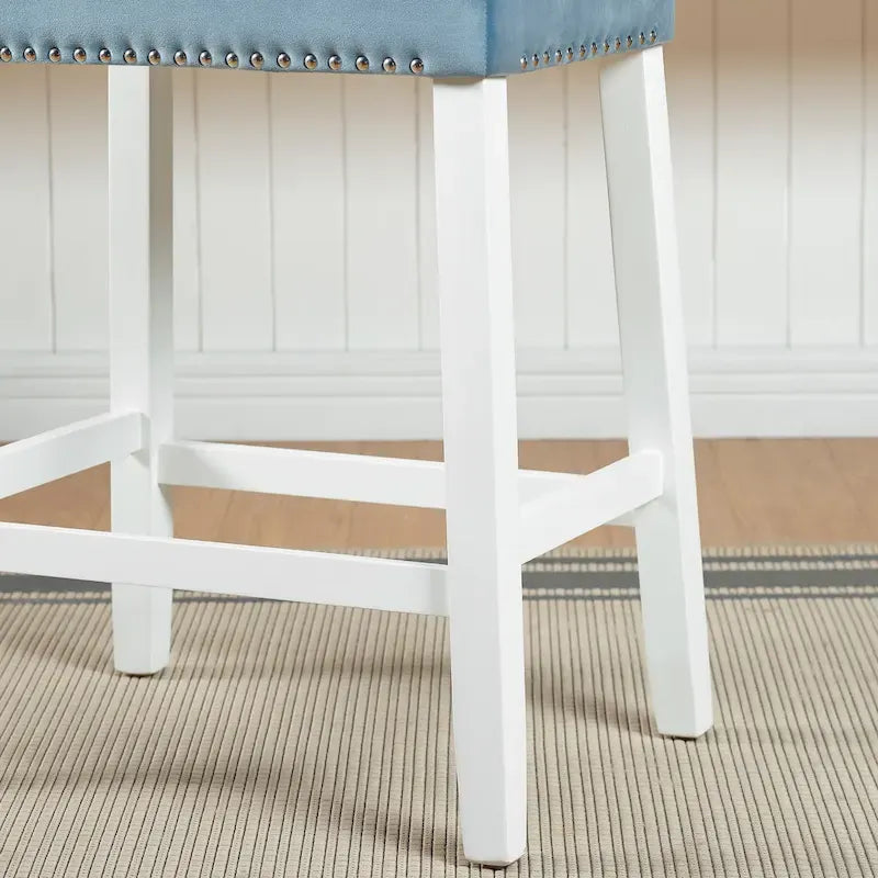 Tabouret de comptoir sans dossier en velours capitonné avec garniture cloutée et pieds blanchis