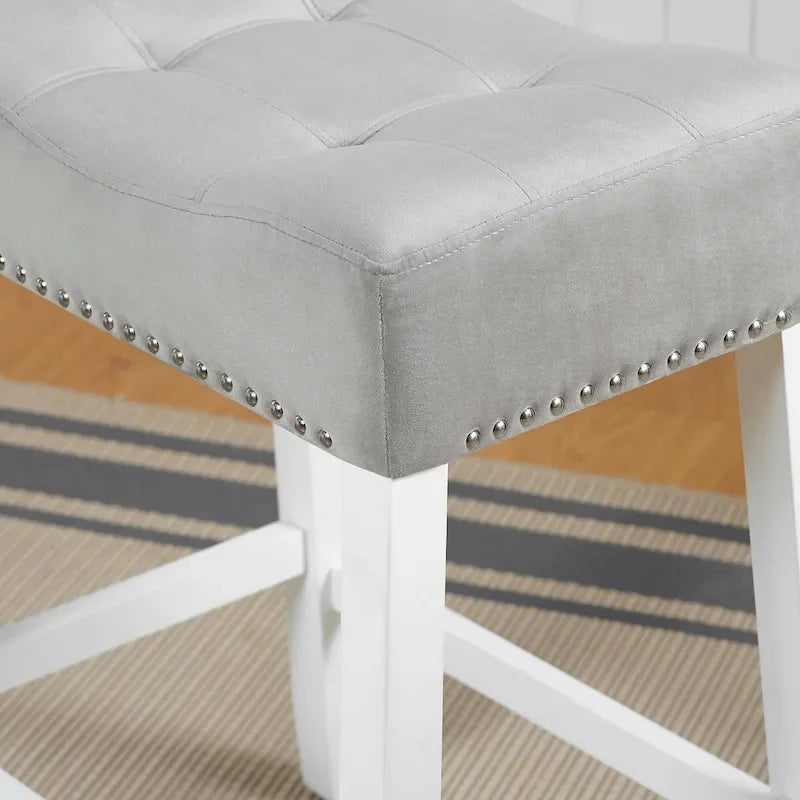 Tabouret de comptoir sans dossier en velours capitonné avec garniture cloutée et pieds blanchis