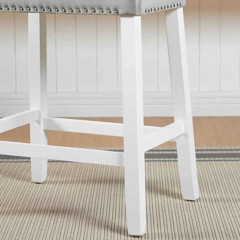 Tabouret de comptoir sans dossier en velours capitonné avec garniture cloutée et pieds blanchis