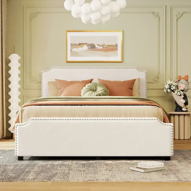 Lit plateforme grand format en velours capitonné avec clous décoratifs et quatre tiroirs de rangement