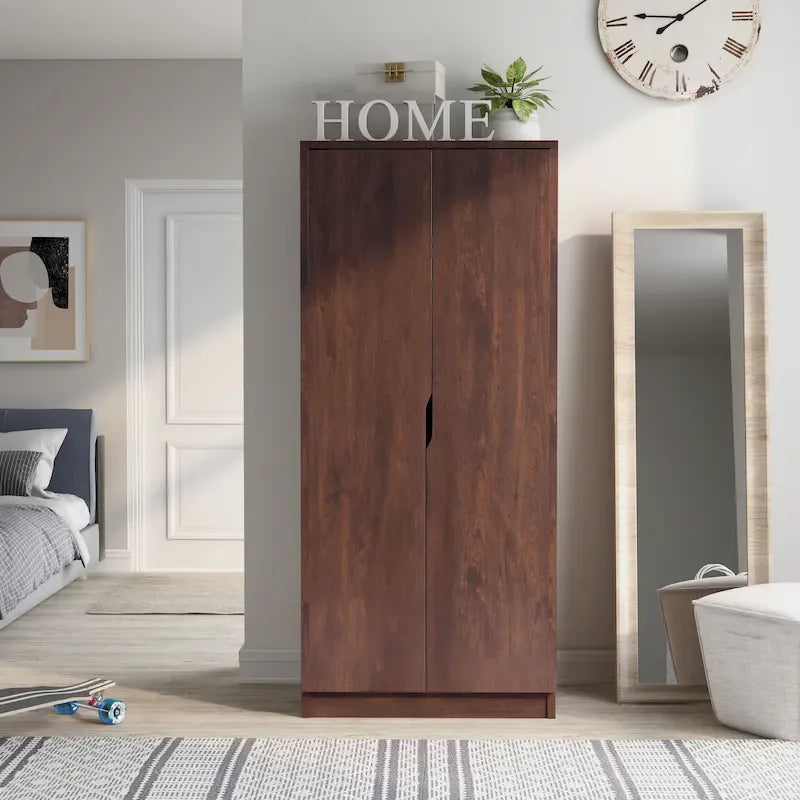 Armoire à deux portes moderne avec penderie, étagères et poignées découpées
