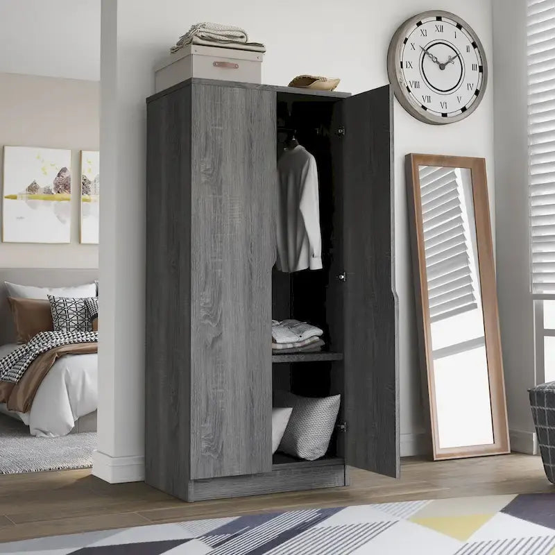 Armoire à deux portes moderne avec penderie, étagères et poignées découpées